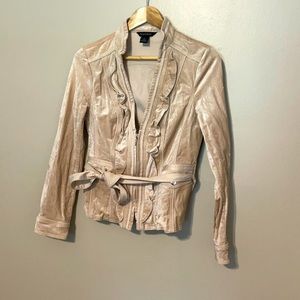 White House Black Market WHBM Size 4, Suede in beige/dark cream